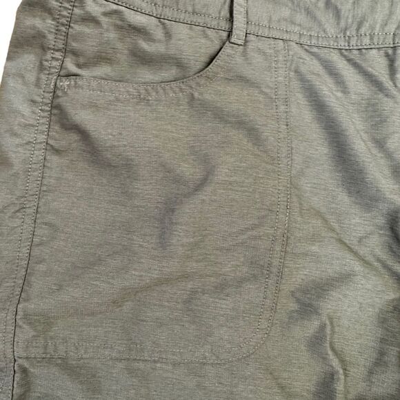 The North Face ~ Never Stop ~ Sage Green Shorts ~ optional rolled hem ~ size 12 - Picture 4 of 10